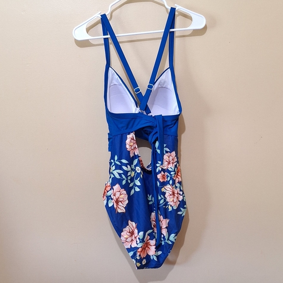 NWOT Cutout Swimsuit - Picture 3 of 4
